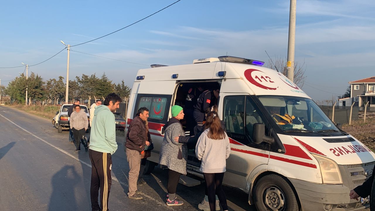 Tekirdağ'da 2 otomobil kafa kafaya çarpıştı! 2
