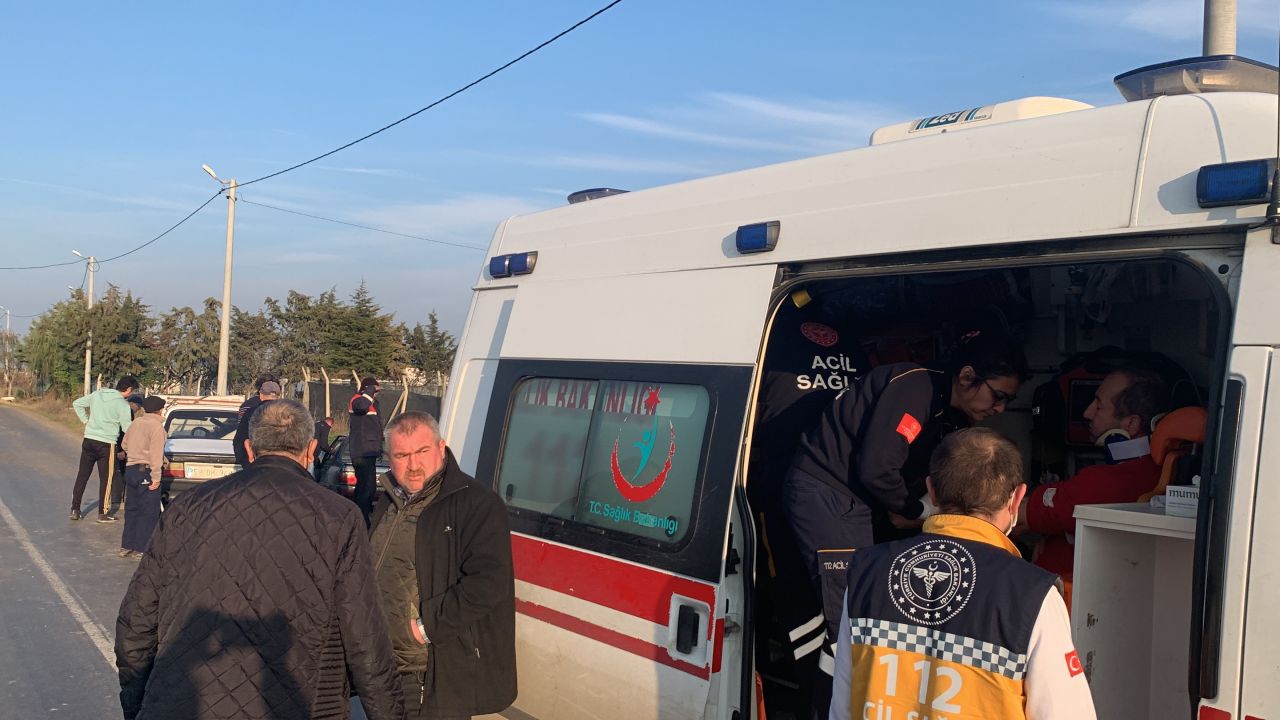 Tekirdağ'da 2 otomobil kafa kafaya çarpıştı! 6