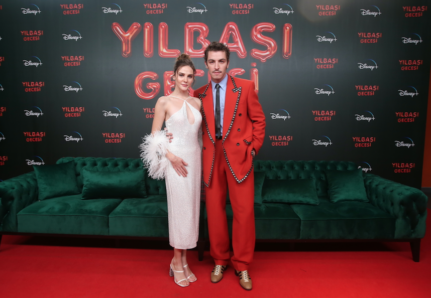 Boran Kuzum'un kıyafeti sosyal medyayı ikiye böldü 1