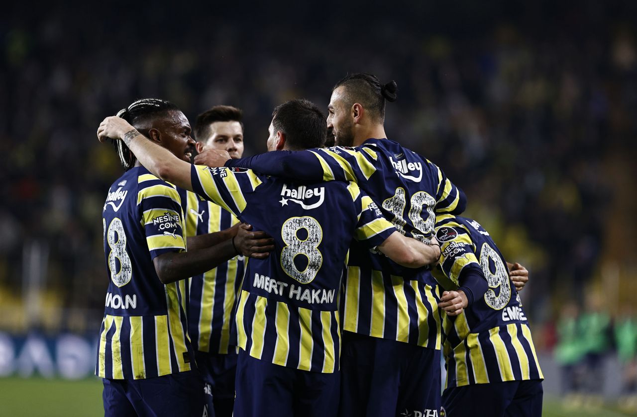 62 yıl sonra gelen ilk! Jorge Jesus'un Fenerbahçe'si rekorları tarumar etti 13