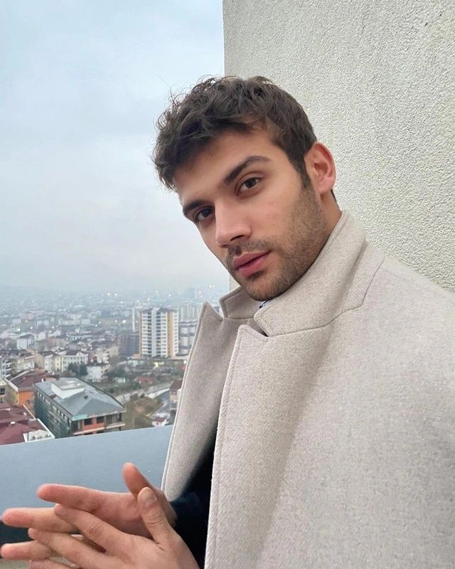 Özge Yağız ve Caner Topçu Partner Oluyor! 10
