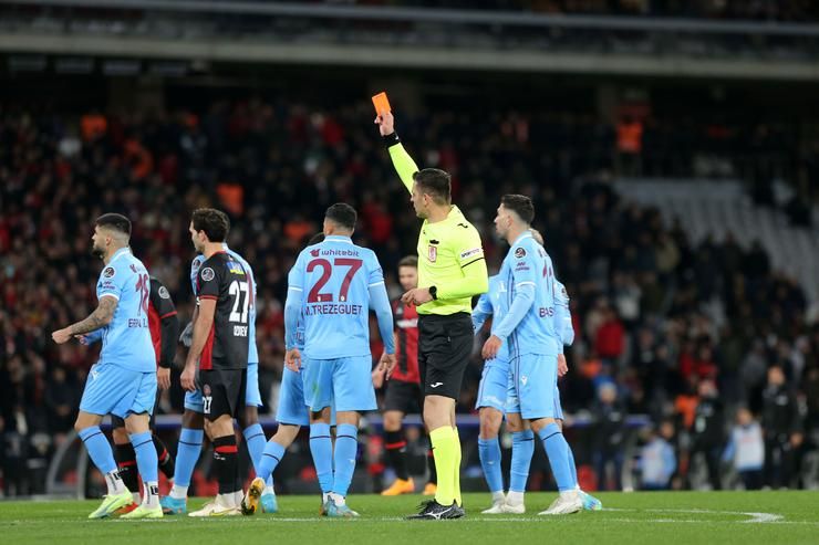 İlklerin gecesinde Trabzonspor ağır yaralandı! 3