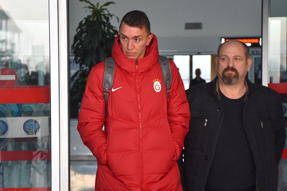 Sivas'ta coşku büyük! Galatasaray kafilesi meşalelerle karşılandı 1