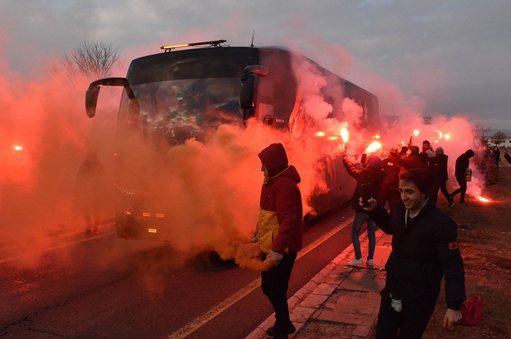 Sivas'ta coşku büyük! Galatasaray kafilesi meşalelerle karşılandı 2