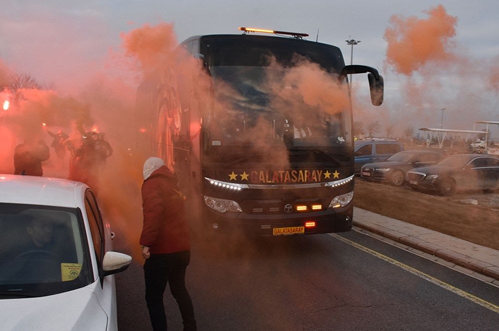 Sivas'ta coşku büyük! Galatasaray kafilesi meşalelerle karşılandı 6