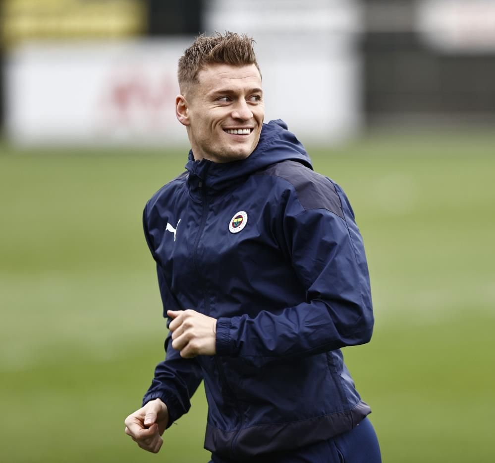 Fenerbahçe'de üzen karar 1