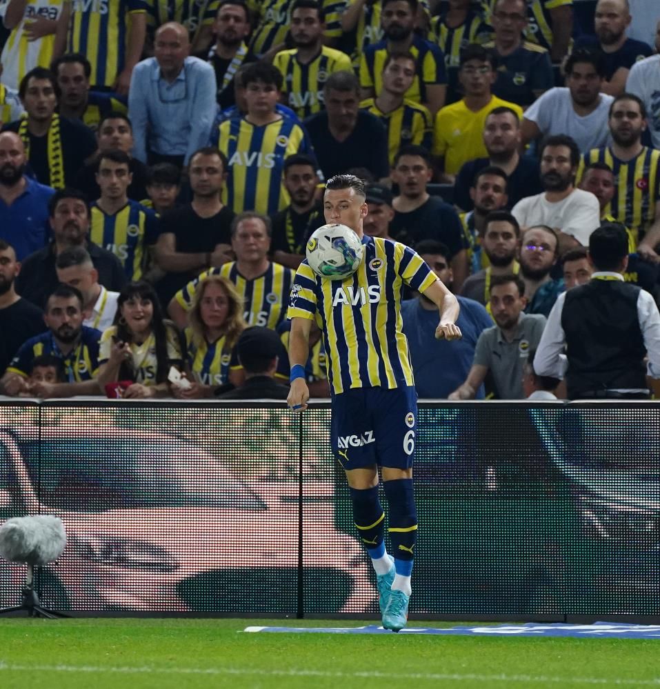 Fenerbahçe'de üzen karar 10