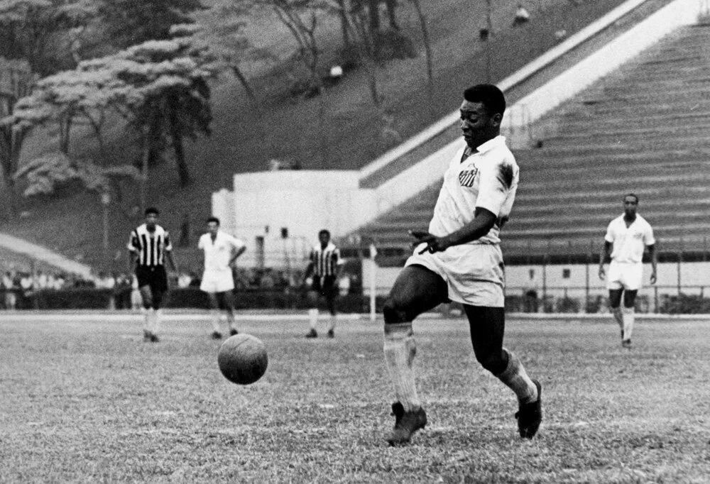 Pele'nin unutulmaz hikayesi! İşte yoksulluktan çıkan dünya efsanesinin başarılarla dolu kariyeri... 16