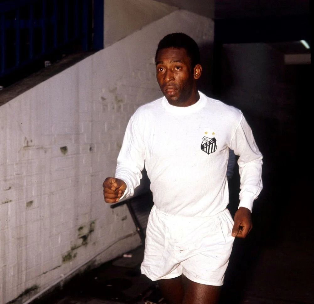 Pele'nin unutulmaz hikayesi! İşte yoksulluktan çıkan dünya efsanesinin başarılarla dolu kariyeri... 14