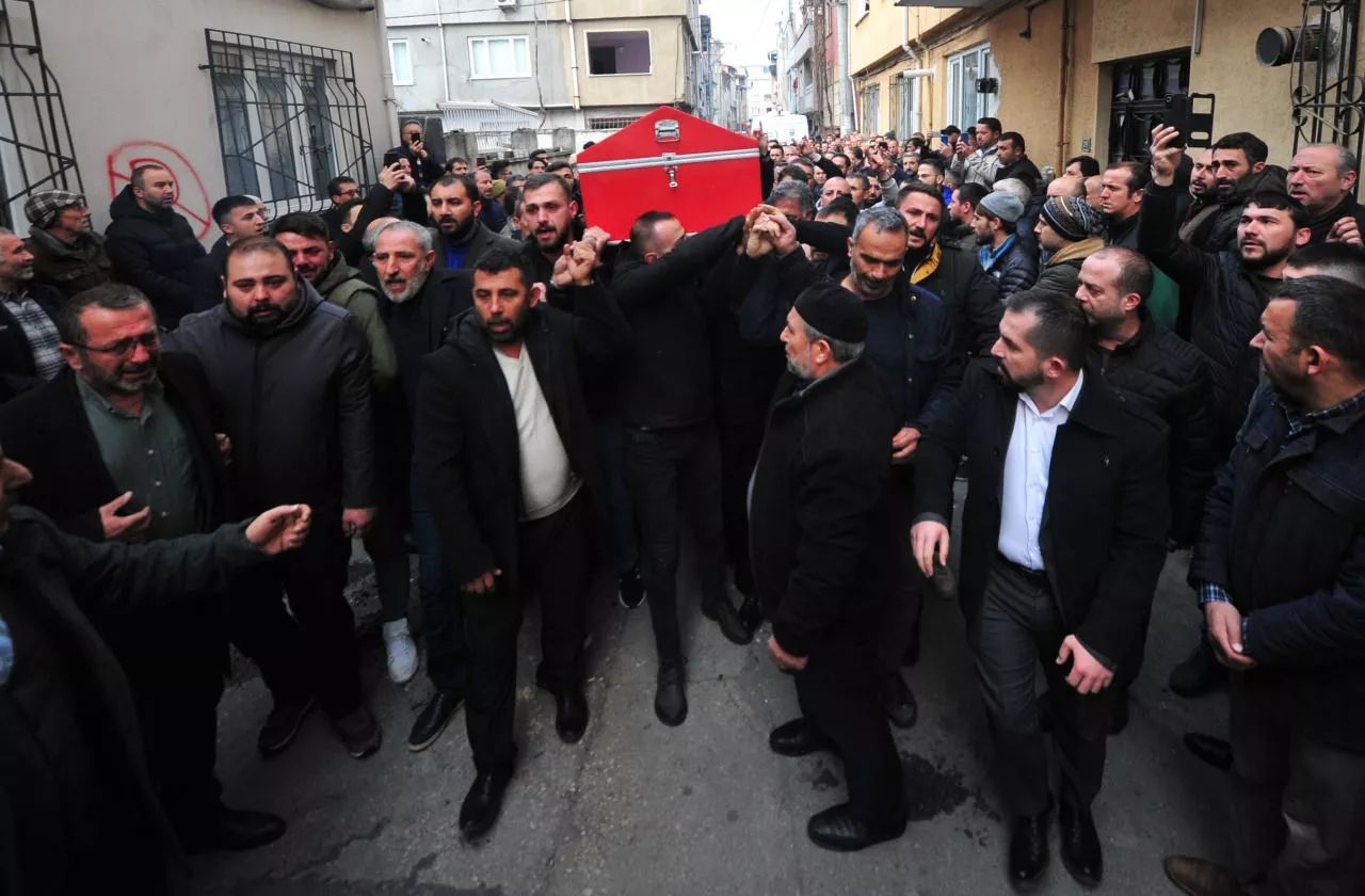 Ülkü Ocakları eski Genel Başkanı Sinan Ateş son yolculuğuna uğurlandı! Gözyaşları sel oldu... 5