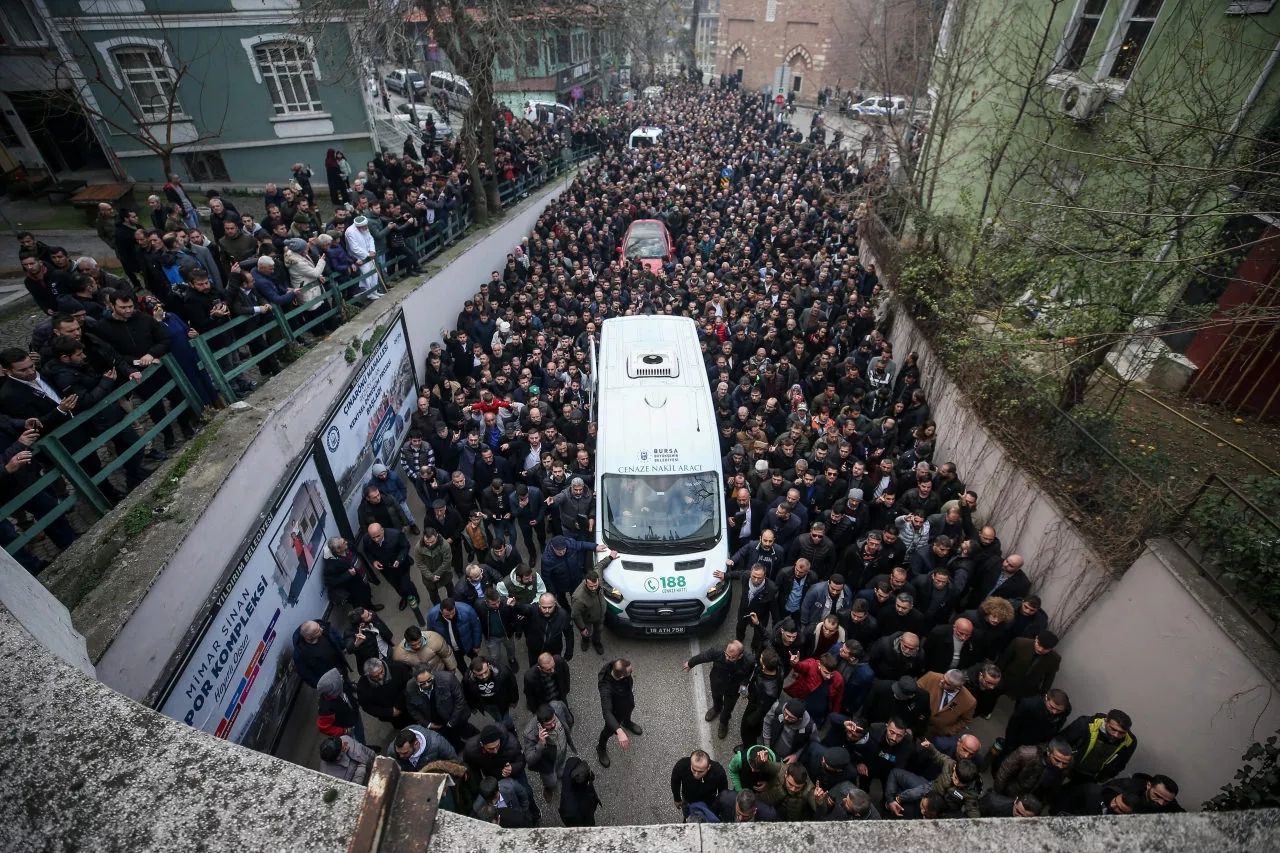 Ülkü Ocakları eski Genel Başkanı Sinan Ateş son yolculuğuna uğurlandı! Gözyaşları sel oldu... 1