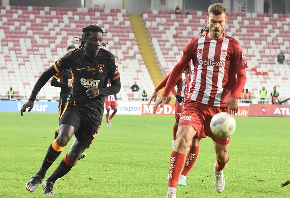 Sivasspor - Galatasaray maçındaki tartışmalı pozisyonun konuşması ortaya çıktı! "Sen golü iptal et..." 1