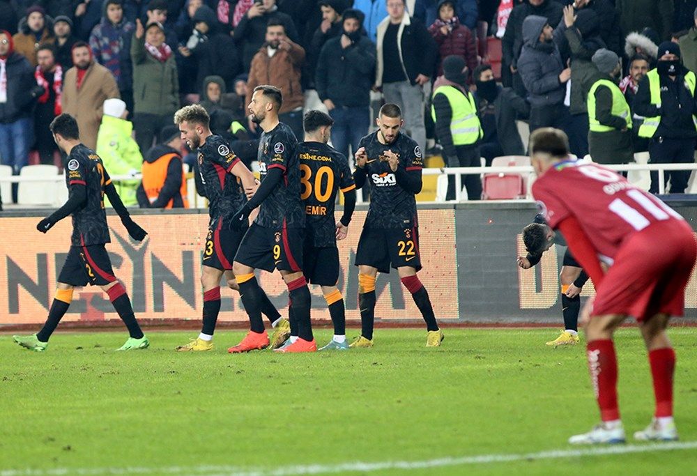 Sivasspor - Galatasaray maçındaki tartışmalı pozisyonun konuşması ortaya çıktı! "Sen golü iptal et..." 2
