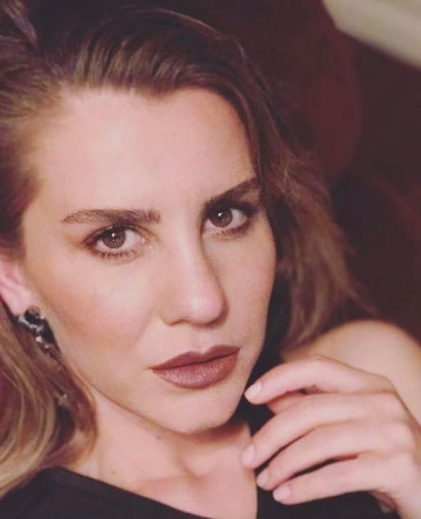 Bir dönem Alişan'la nişanlıydı... Esra Erol'un kız kardeşi Eda Erol'un estetikli son hali gündem oldu 11