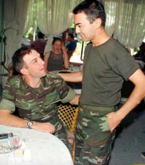 Yakışıklılığıyla bir döneme damga vuran Kaan Girgin son haliyle şaşırttı 10
