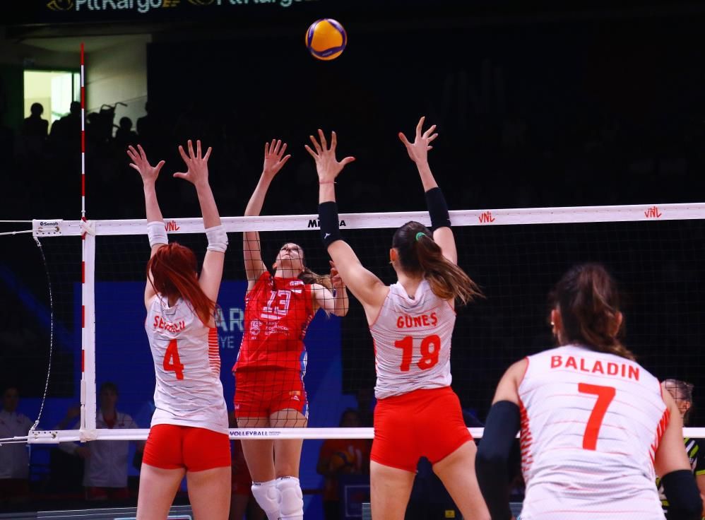 Milli voleybolcu tacize uğradı 3