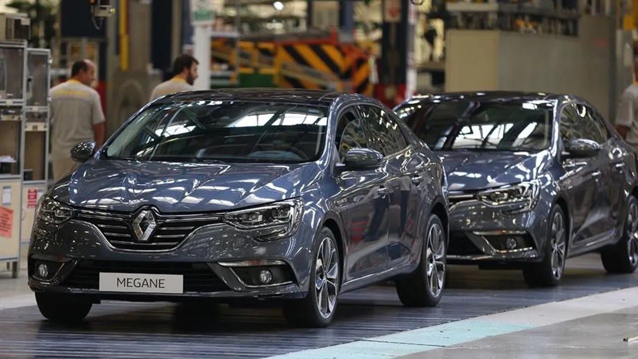 Renault 2023'te Büyük Sürpriz Yaptı! Görülmemiş Çılgın Fiyatlar Var 1