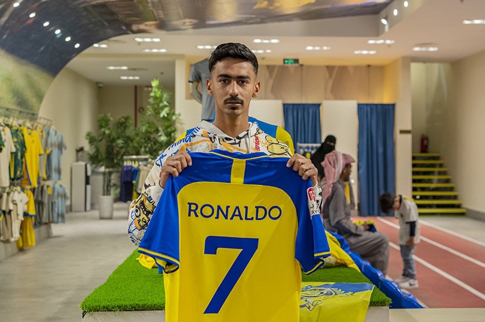 Suudi Arabistan'da çılgınlık! Cristiano Ronaldo formaları için ''yer yerinden oynadı...'' 9