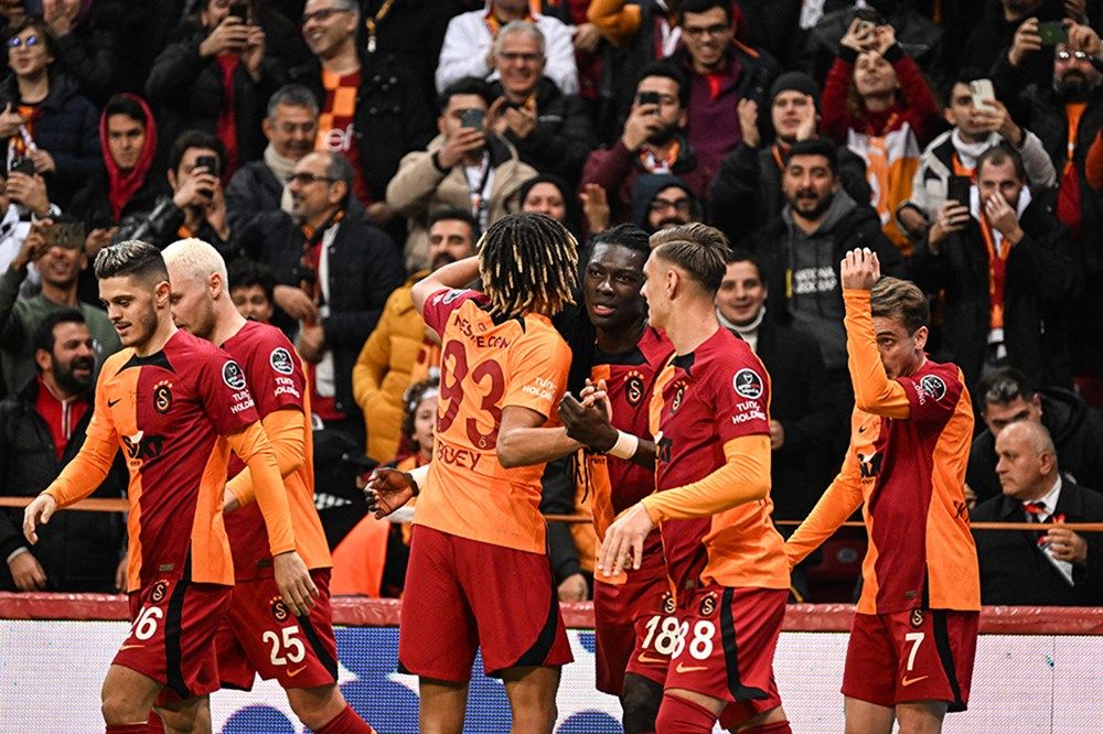 Galatasaray'a transfer müjdesi! Cimbom forvet hattını komple yeniliyor... 1