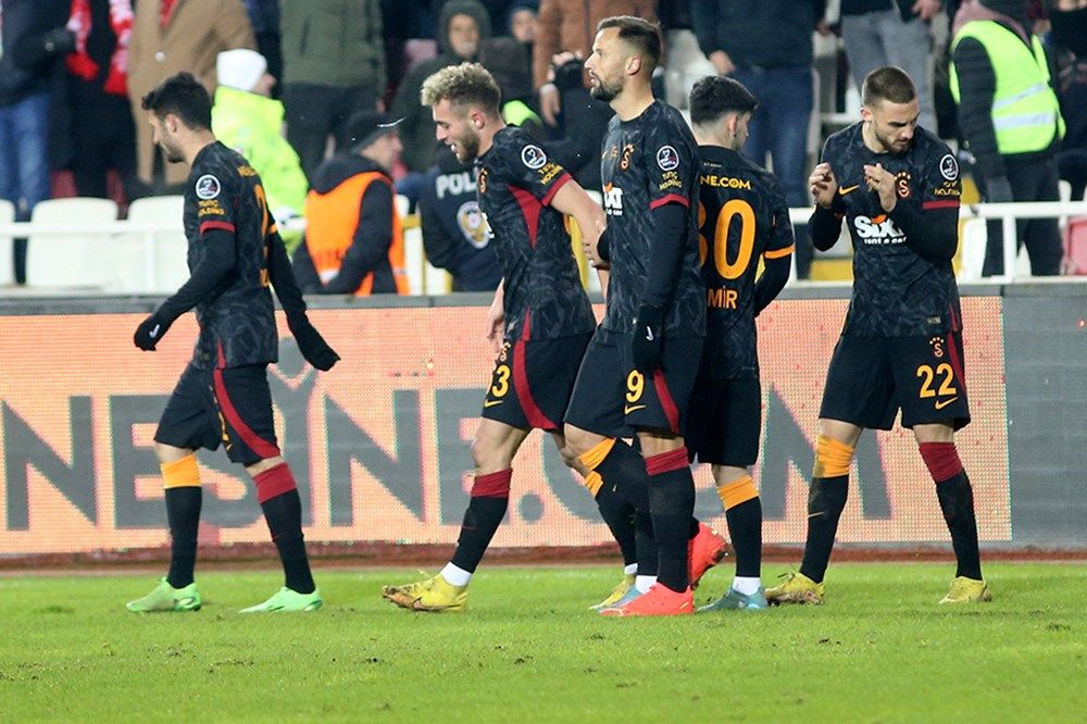 Galatasaray'a transfer müjdesi! Cimbom forvet hattını komple yeniliyor... 4