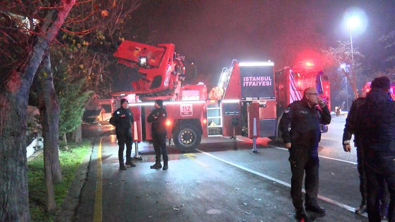 Kadıköy Bostancı sahilde korkutan tekne yangını: 6 tekne küle döndü 7