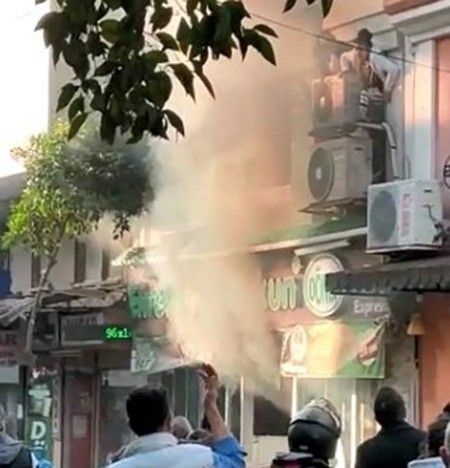 Nazilli’de 7 kişinin öldüğü restoranın işletmecisinin çocukları gazetecilere saldırdı! 3