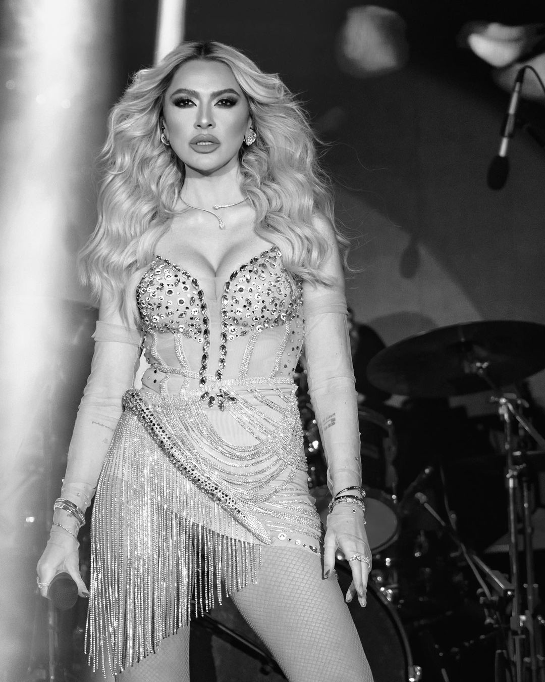 Yılbaşı gecesi Kıbrıs'ta sahne alan Hadise üzerinde servet taşıdı 3