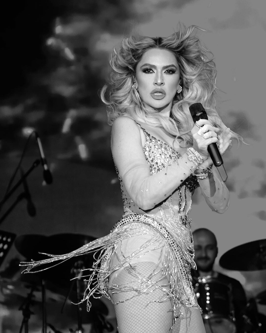 Yılbaşı gecesi Kıbrıs'ta sahne alan Hadise üzerinde servet taşıdı 2