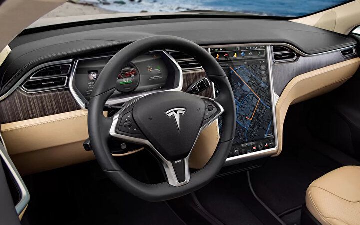 Tesla'yı otopilota alıp uyudu! Polisler 15 dakika boyunca kovaladı 4