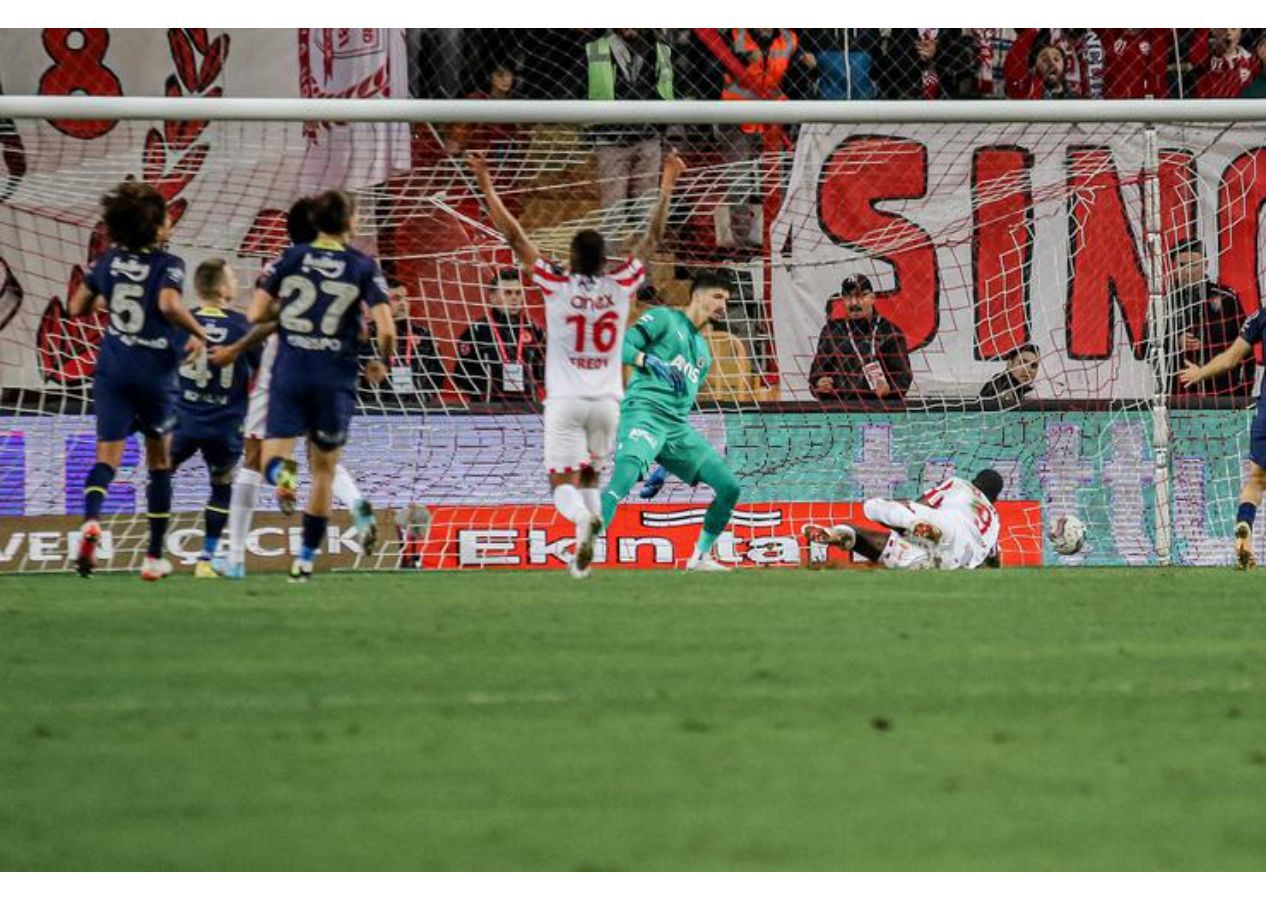 En çok o başardı! Michy Batshuayi, Süper Lig'in tepesinde... 1