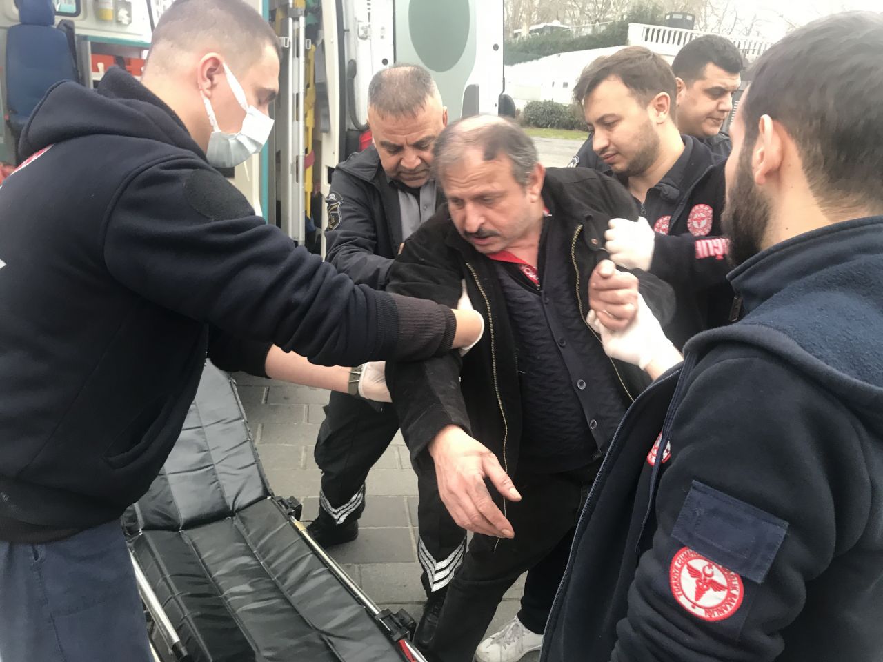 Taksim metrosunda korku dolu anlar! Yolcu raylara düştü... 2