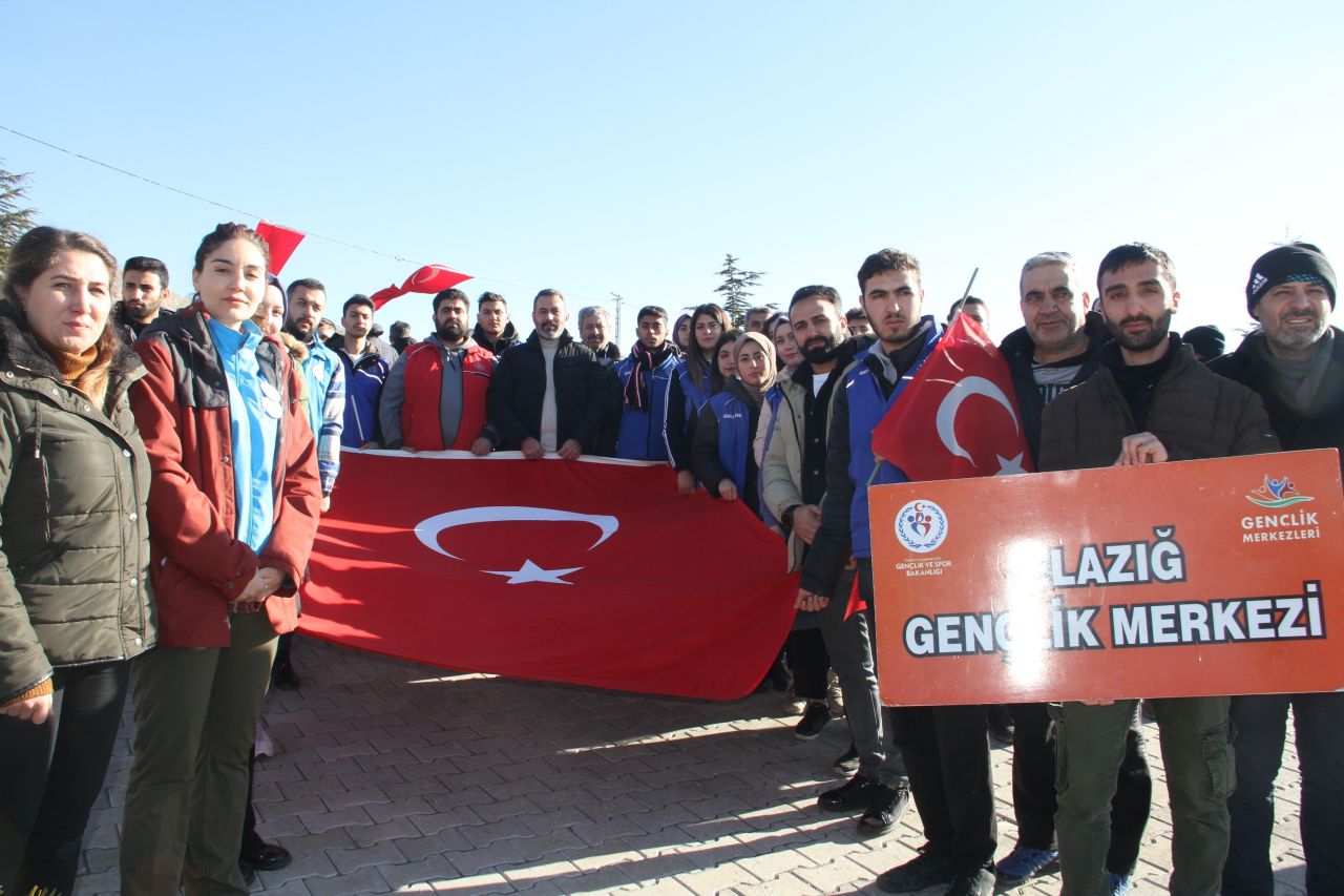 Şehit polis Fethi Sekin, vefatının 6’ncı sene-i devriyesinde kabri başında anıldı! 5