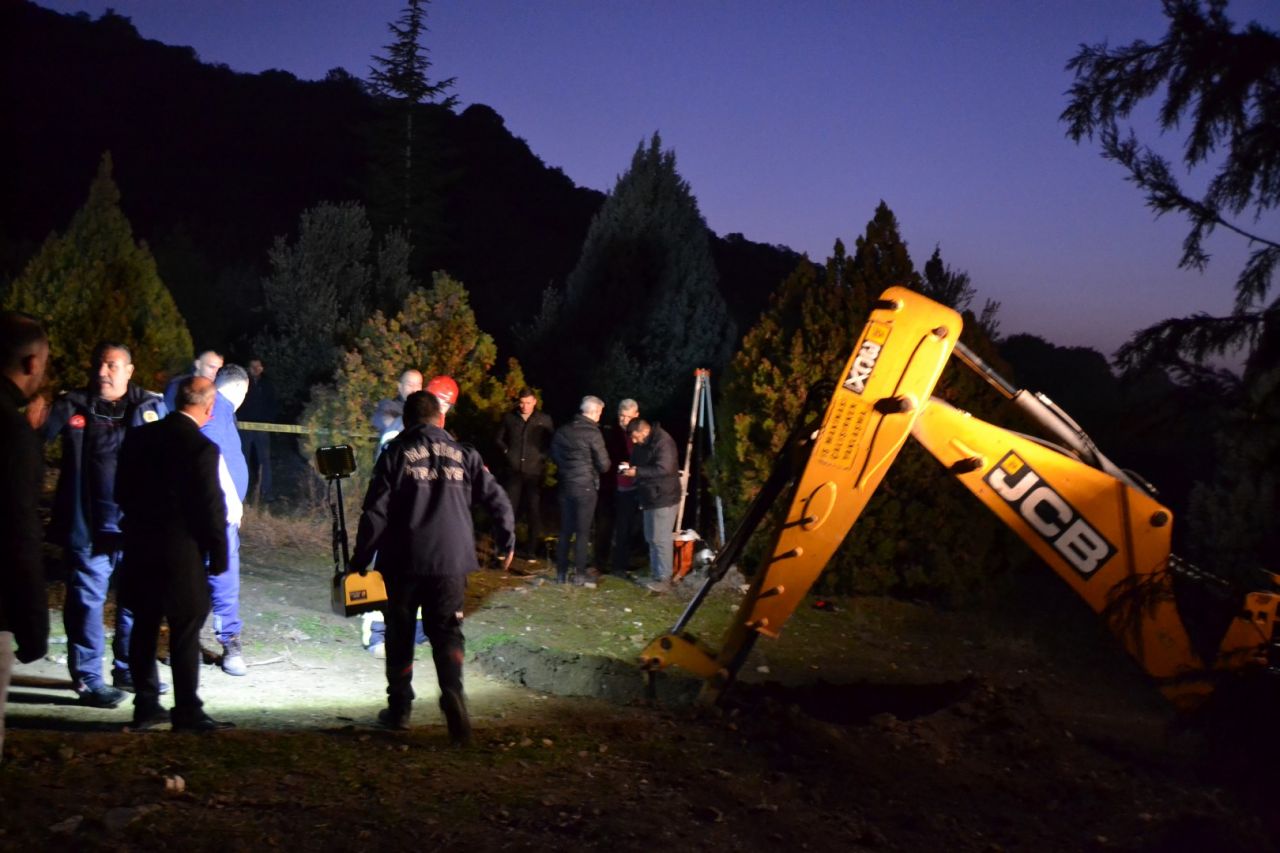 Manisa'dan acı haber! Kuyuya düşen baba ve oğlunun cansız bedenlerine 10 saat sonra ulaşıldı 1