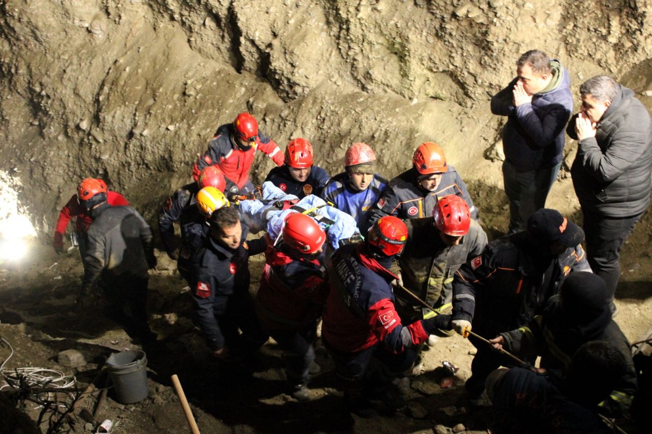 Manisa'dan acı haber! Kuyuya düşen baba ve oğlunun cansız bedenlerine 10 saat sonra ulaşıldı 2