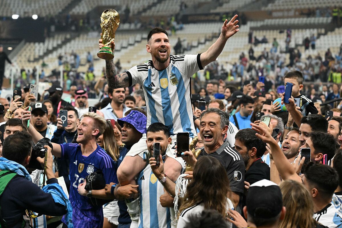 Messi'nin şampiyonluk sonrası kaldırdığı kupa sahte çıktı! 4