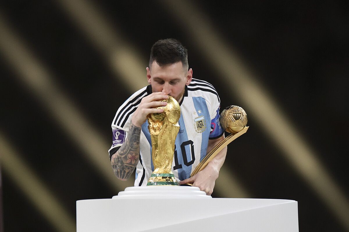 Messi'nin şampiyonluk sonrası kaldırdığı kupa sahte çıktı! 5