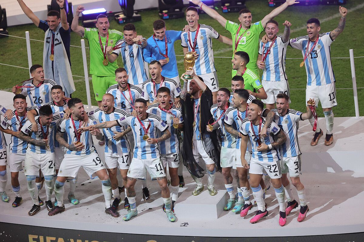 Messi'nin şampiyonluk sonrası kaldırdığı kupa sahte çıktı! 1