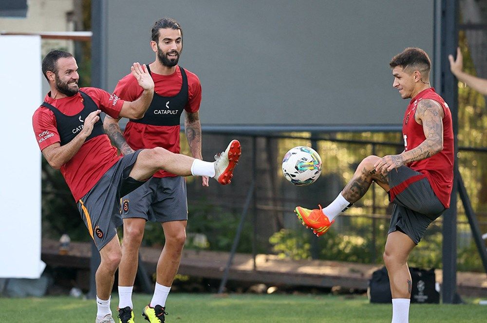 Galatasaray'da devre arası operasyonu! 3 ismin bileti kesildi... 10