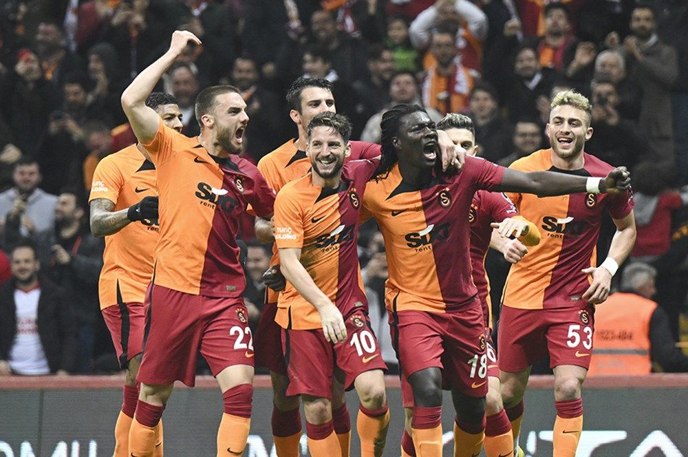 Galatasaray'da devre arası operasyonu! 3 ismin bileti kesildi... 2