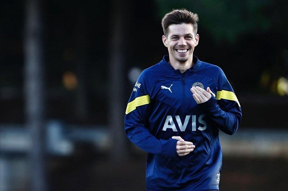 Fenerbahçe'ye içeriden darbe! Yıldız oyuncunun ezeli rakiple görüşmesine izin verildi... 3