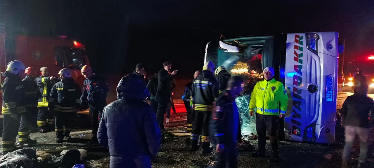 Diyarbakır'da yolcu otobüsü devrildi: 5 ölü, 22 yaralı 1