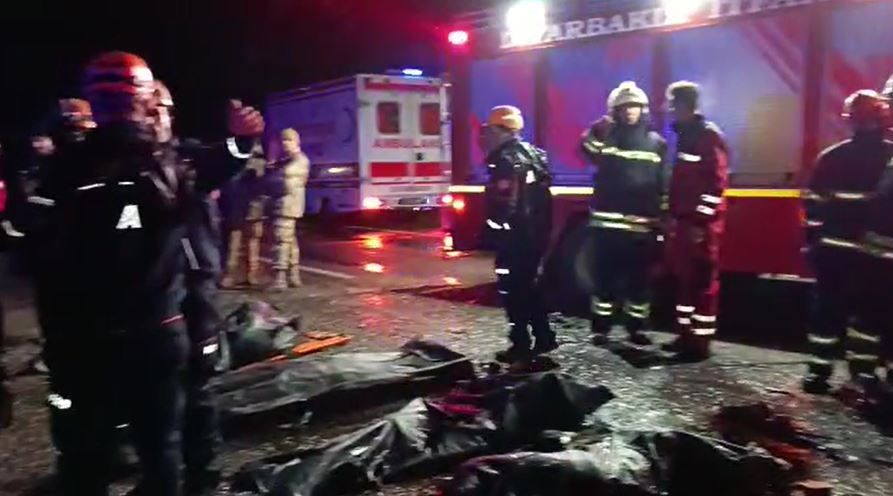Diyarbakır'da yolcu otobüsü devrildi: 5 ölü, 22 yaralı 2