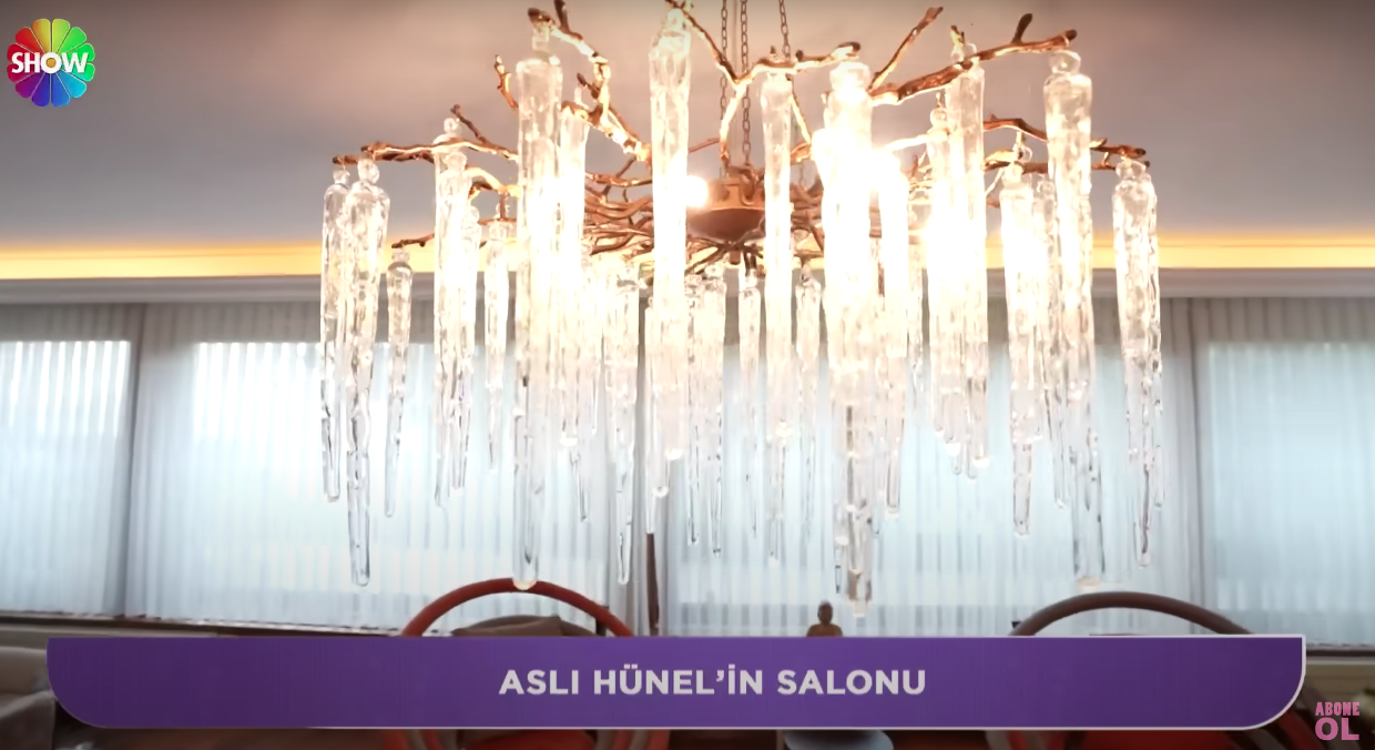 Aslı Hünel evinin kapılarını açtı... Avizenin fiyatı dudak uçuklattı 4