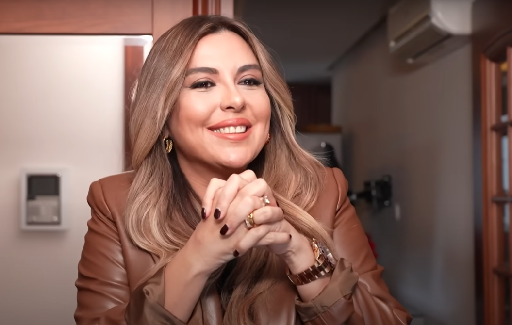 Aslı Hünel evinin kapılarını açtı... Avizenin fiyatı dudak uçuklattı 1