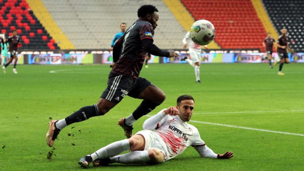 Beşiktaş'ta o oyuncunun bileti kesildi! Yerine bomba transfer... 1