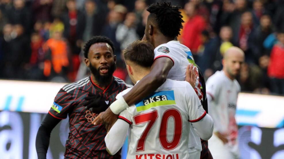 Beşiktaş'ta o oyuncunun bileti kesildi! Yerine bomba transfer... 2