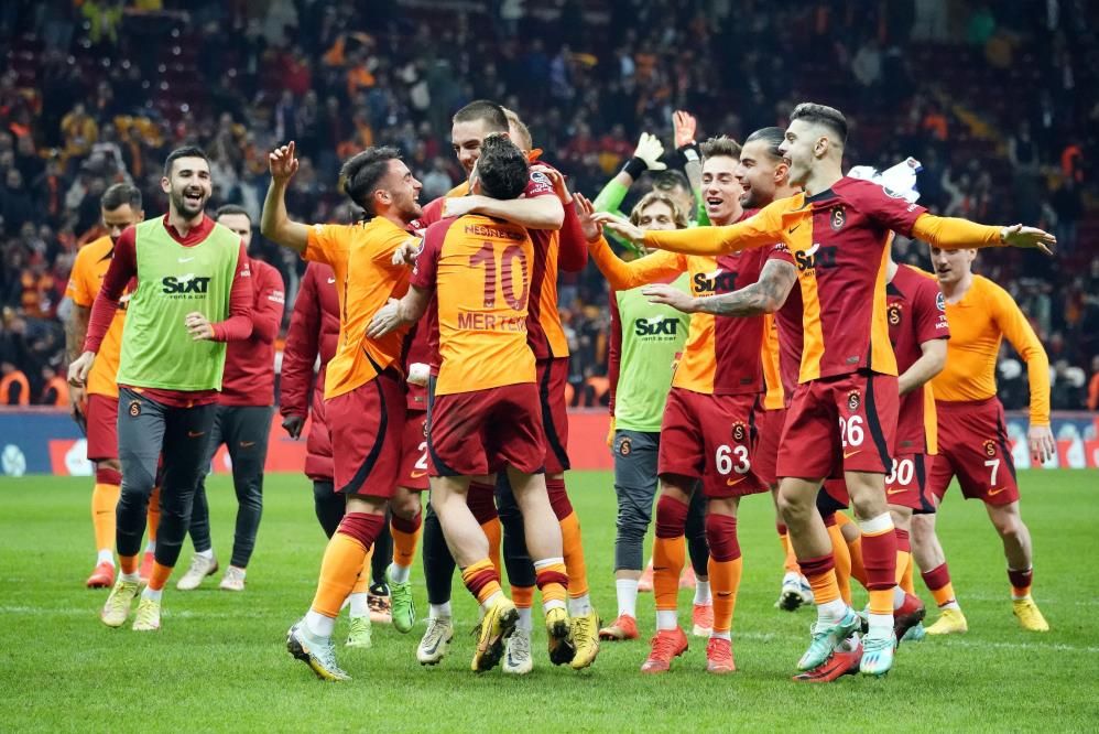İşte Fenerbahçe -Galatasaray maçının muhtemel 11'leri 2