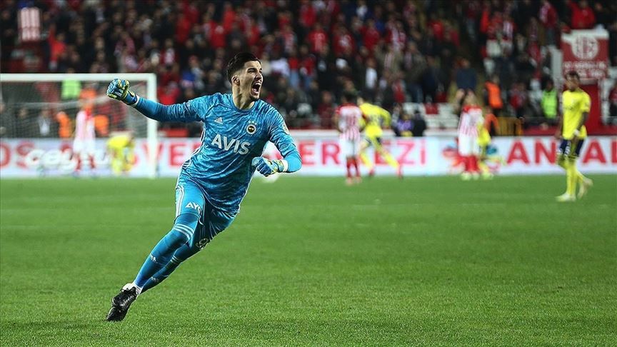 Altay'ın performansı sosyal medyada alay konusu oldu 3