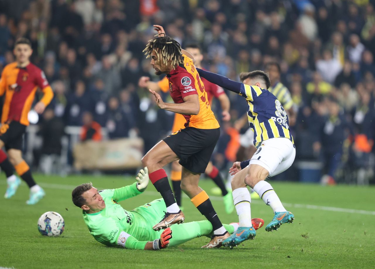 Dev derbiye damga vuran kareler 3