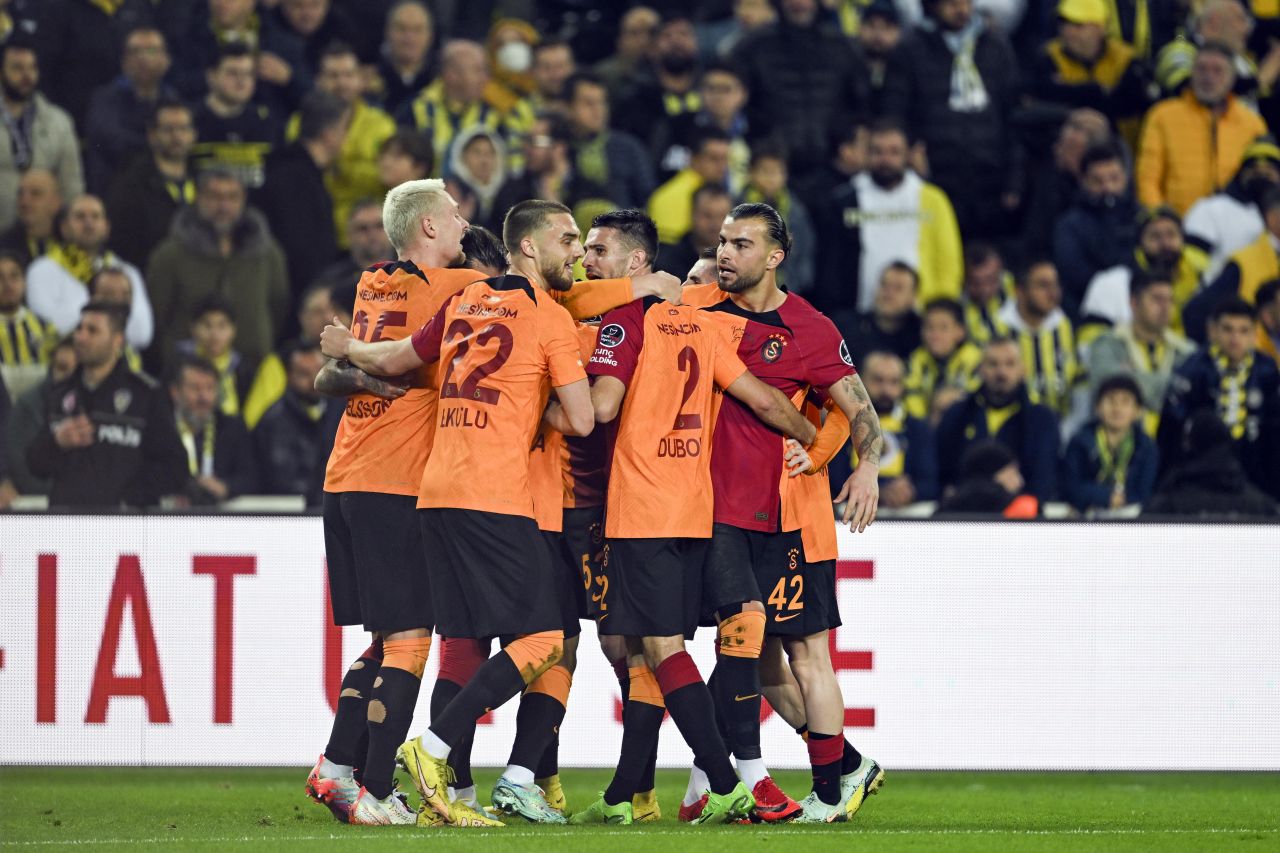 Dev derbiye damga vuran kareler 8